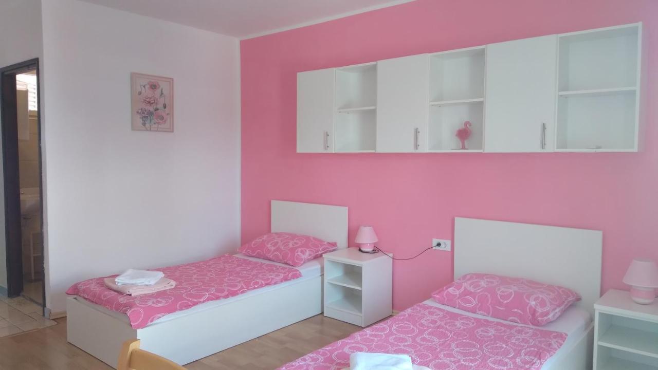 Apartmani "Lorenzo" Novalja Extérieur photo