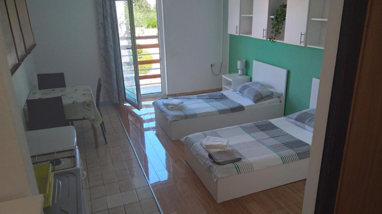 Apartmani "Lorenzo" Novalja Extérieur photo