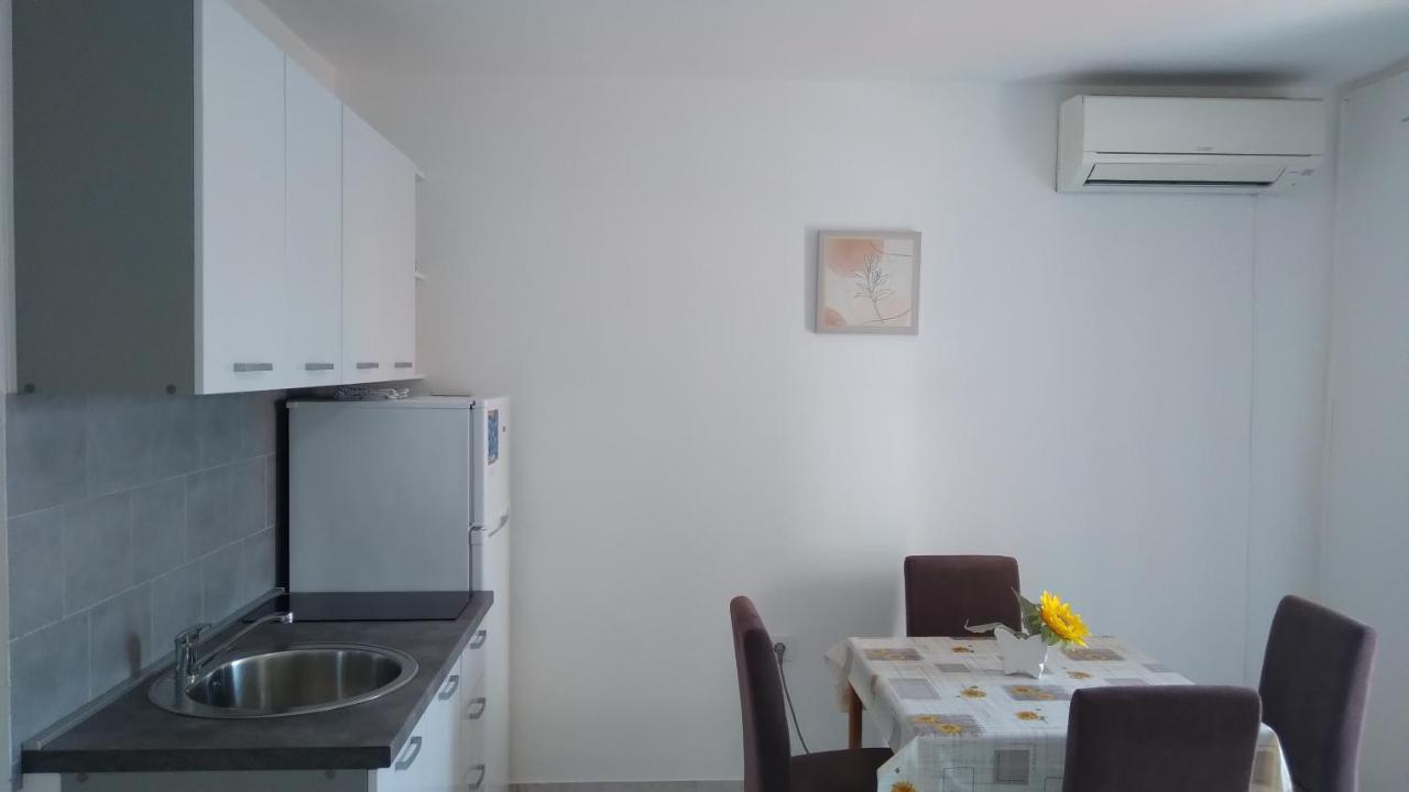 Apartmani "Lorenzo" Novalja Extérieur photo
