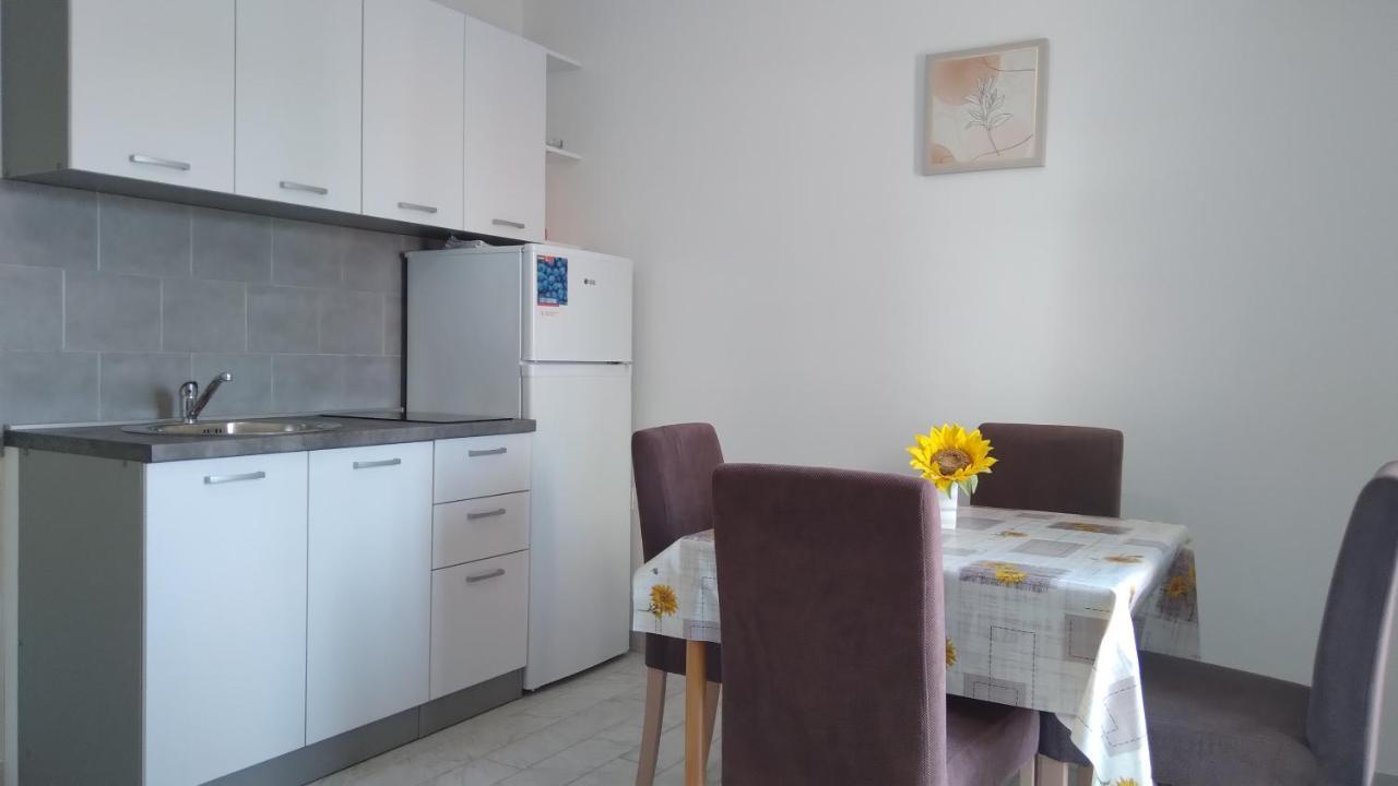 Apartmani "Lorenzo" Novalja Extérieur photo