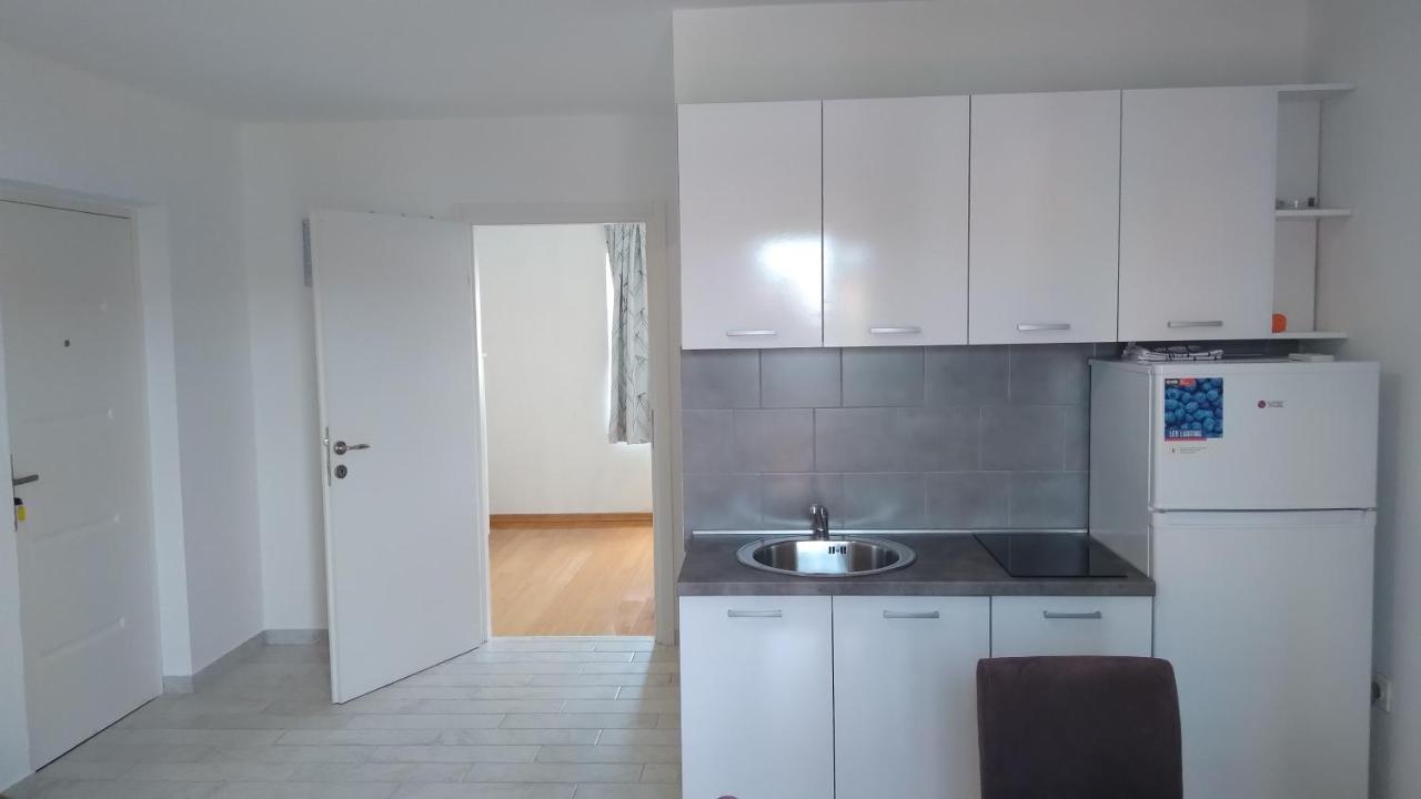 Apartmani "Lorenzo" Novalja Extérieur photo