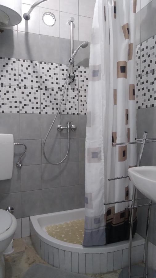 Apartmani "Lorenzo" Novalja Extérieur photo